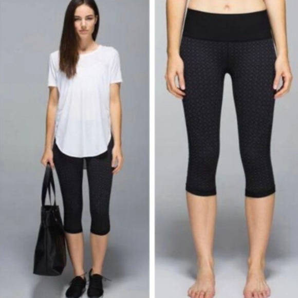 Lululemon in the flow Crop II ruched black diamond printed leggings size 2 - Picture 2 of 6